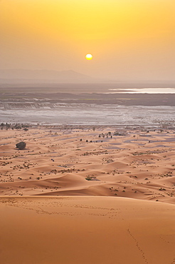 Erg Chebbi Sahara Desert sunset from the top of a 150m sand dune, near Merzouga, Morocco, North Africa, Africa 