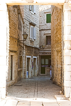 Cobbled streets of Trogir seen through the South Town Gate, Trogir, UNESCO World Heritage Site, Dalmatia, Croatia, Europe 