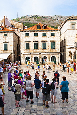 Dubrovnik city tour in Luza Square, Dubrovnik Old Town, UNESCO World Heritage Site, Dubrovnik, Croatia, Europe