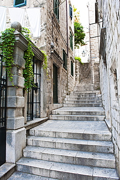 Dubrovnik Old Town, one of the narrow side streets, Dubrovnik, Croatia, Europe 