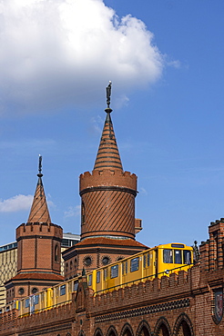 Oberbaum bridge over river Spree and Metro, Friedrichshain, Kreuzberg, Berlin, Germany