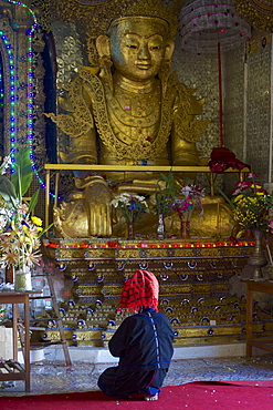 Pa-O woman at Phaung Tha Kyaung Pagoda, Inle Lake, Shan Staat, Myanmar, Burma