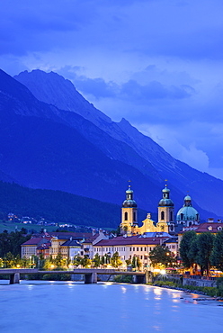 View over Inn river to Cathedral of St. James in the evening, Karwendel with mount Bettelwurf in background, Innsbruck, Tyrol, A