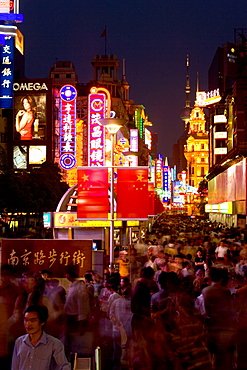 Shopping, Nanjing Road,Evening, Nanjing Road shopping, people, pedestrians, consumer, consume