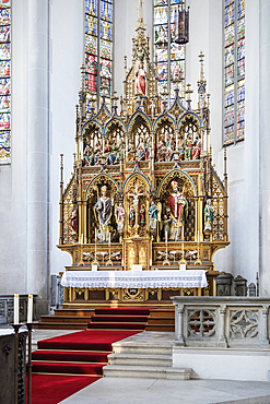 View to the altar in Stadtpfarrkirche St Martin, Lauingen, Dillingen district, Bavaria, Danube, Germany