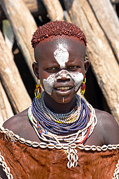 Ethiopia; Southern Nations Region; southern Ethiopian highlands; Kolcho village on the Omo River; young Hamer girl with typical hairstyle, face-painting and jewelry