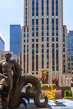 New York City, Manhattan, Midtown, Rockefeller Center, Sunken Garden with Gilded Prometheus