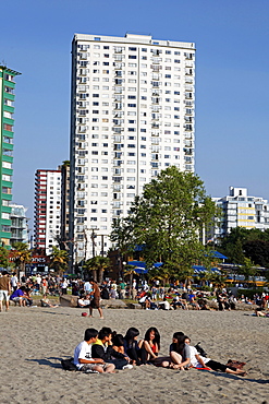 English bay beach, Westend, young people relaxing, Promenade, Vancouver City, Canada, North America