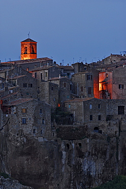 Houses on mountain ridge, Trass city Pitigliano in the evening, Grosseto Region, Tuscany, Italy, Europe