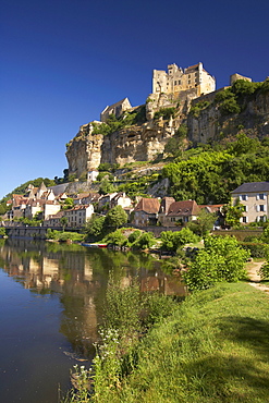 View of Beynac at the Dordogne river, The Way of Saint James, Road to Santiago, Chemins de Saint-Jacques, Via Lemovicensis, Beynac, Dept. Dordogne, RâˆšÃ‰Â¬Â©gion Aquitaine, France, Europe