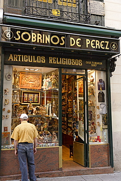 Shop for devotional objects near Plaza Mayor, Madrid, Spain