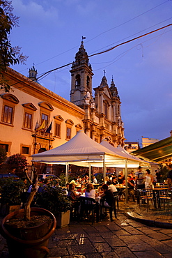 Restaurants at Piazza Olivella, Chiesa di Sant'Ignazio all'Olivella in background, Palermo, Sicily, Italy