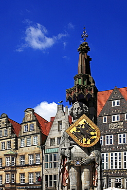 Statue of Roland in front of historical houses at the market square, Hanseatic City of Bremen, Germany, Europe