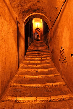 Stairs in tunnel under houses, Pitigliano, Province Grosseto, southern Tuscany, Italy, Europe