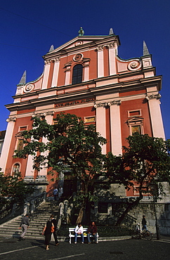 The historic old city of Ljubljana with Franciscan Church of the Annunciation, Ljubljana, Slovenia