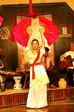 Traditional performance, handicraft workshop, Hoi An, Annam, Vietnam