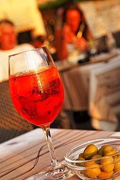 Couple, Aperol Sprizz, Torri del Benaco, Lake Garda, Veneto, Italy