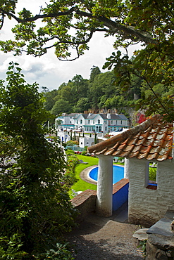 The village of Portmeirion, founded by Welsh architekt Sir Clough Williams-Ellis in 1926, Portmeirion, Wales, UK