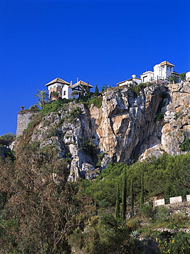 Houses on a rock under blue sky, Marina del Este, Costa del Sol, Provinz Granada, Andalusia, Spain, Europe