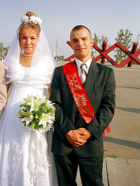 Newly weds in front of war memorial, Khimki Moscow, Moscow, Russia