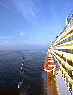 Side view, cabins and life boats, Queen Mary 2