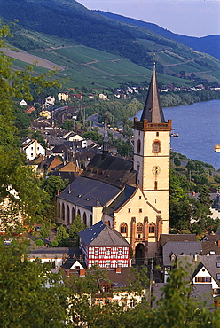 View at houses and church of riverine town of Lorch, Rheingau, Hesse, Germany, Europe