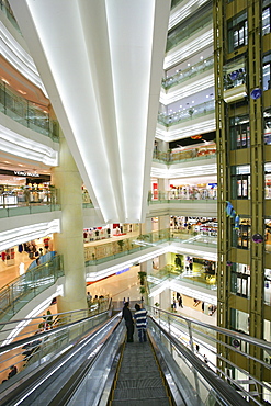 Shopping Shanghai, New World, Yao Han, shopping mall, escalator, shops, stores, mega malls, multi storey, advertising, Werbung, consumers, fashion, design, atrium