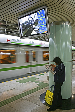 Metro Shanghai, Info screen, mass transportation system, subway, public transport, underground station, platformcommuters