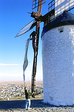 Removing the sails of a windmill, Consuegra, Province Toledo, Castilla-La Mancha, Spain