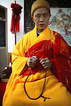 Praying abbot of Baotan Si monastery with prayer beads, Nantai, Heng Shan South, Hunan province, China, Asia