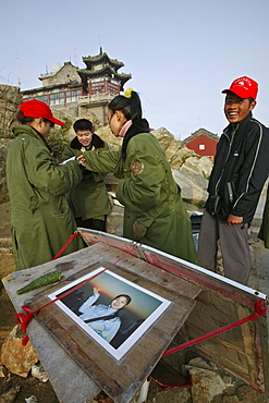 Chinese tourists crowd the summit for sunrise, local photographers waiting for business, Mount Tai, Tai Shan, Shandong province, World Heritage, UNESCO, China