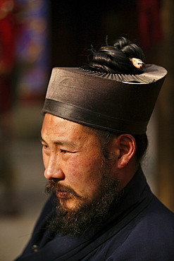 Taoist monk wearing headwear for long hair with an opening for plaits, Azure Clouds Temple, Tai Shan, Shandong province, Taishan, Mount Tai, World Heritage, UNESCO, China