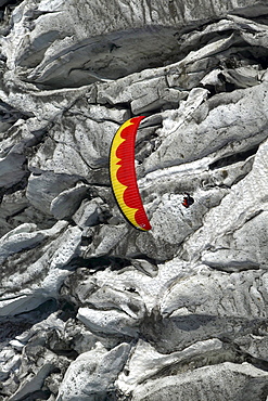 Men, Paragliding, Winter, Glacier, Jungfrauspitze, Interlaken, Grisons, Switzerland