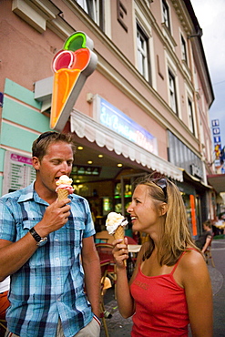 Young couple eating ice cream, Villach, Carinthia, Austria