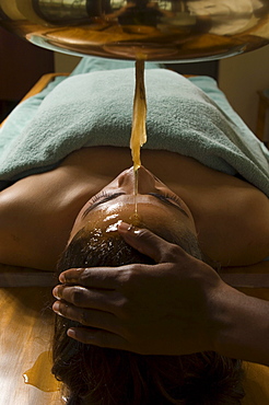 Woman receiving an Ayurveda oil therapy, Ayurvedic massage treatment, Shanti Ananda Resort und Spa, Mauritius