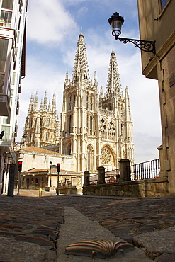 View of cathedral, Catedral Santa MarÃŒa and scallop shell, Burgos, Castilla Leon, Spain