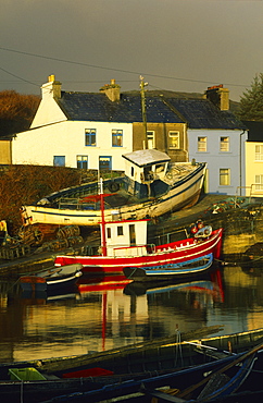 Europe, Great Britain, Ireland, Co. Galway, Connemara, fishing village of Roundstone, fishing boats at the pier