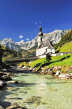 St Sebastian church in Ramsau with Reiteralm, Reiteralpe, Berchtesgaden Alps, Ramsau, Berchtesgaden, Upper Bavaria, Bavaria, Germany