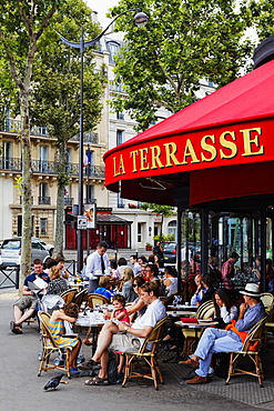 People at the Cafe La Terrasse, Place de l'Ecole Militaire, Paris, France, Europe