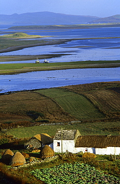 Coastal landscape with cottage, farmhouse, Gortahork, County Donegal, Ireland, Europe