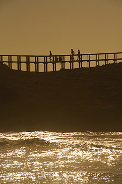 Wooden footbridge at the Praia de Bordeira, evening light, west coast of Algarve, Costa Vicentina, Algarve, Portugal, Europe