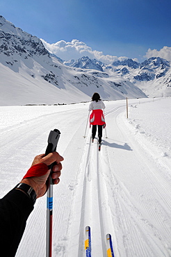 Cross-country skiers on the Bieler height at Silvretta, Montafon, Vorarlberg, Austria, Europe