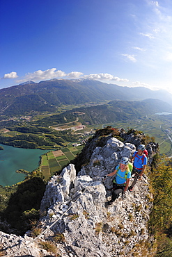 Young woman and young man climbing fixed rope route Rino Pisetta, Lago die Toblino, Sarche, Calavino, Trentino, Trentino-Alto Adige, Suedtirol, Italy