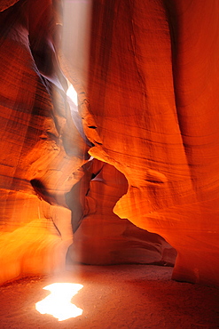 Sunbeams falling in colourful sandstone slot canyon, Upper Antelope Canyon, Antelope Canyon, Page, Arizona, Southwest, USA, America