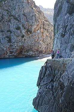 Hikers above the bay of Sa Calobra, Cala de Sa Calobra, end of the canyon Torrent de Pareis, romantic beach, Serra de Tramuntana, Unesco World Cultural Heritage, Mallorca, Spain