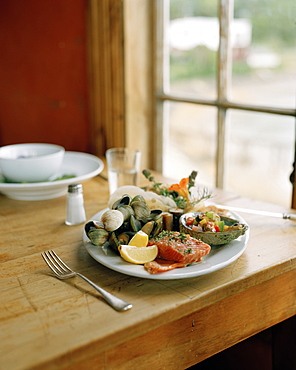 Kaimoana fish platter at Fleurs Place Restaurant, Moeraki, east coast, South Island, New Zealand