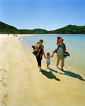 Family with children on Onetahuti Beach under blue sky, Abel Tasman National Park, North Coast, South Island, New Zealand