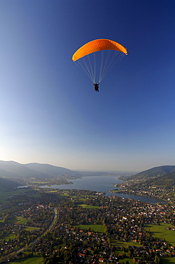 Person paragliding near Lake Tegernsee, near Rottach-Egern, Tegernsee, Upper Bavaria, Bavaria, Germany