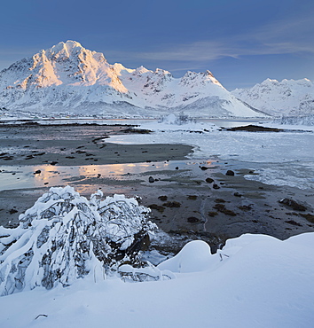 Austnesfjorden near Laupstad, Higravtindan, Austvagoya, Lofoten, Nordland, Norway