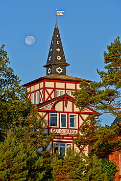 Seaside architecture along the beach promenade, Seaside resort of Binz, Island of Ruegen, Mecklenburg Western Pommerania, Germany